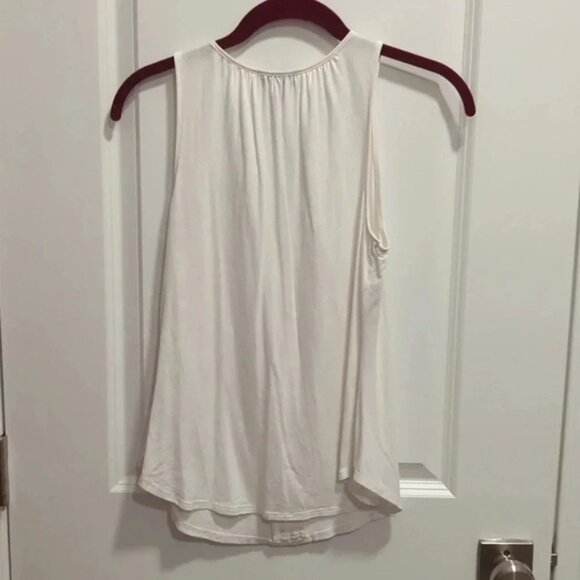 The Limited Cream Sleeveless Blouse - Picture 3 of 4